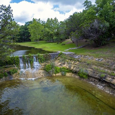 Falls Log Home Wimberley Exteriör bild