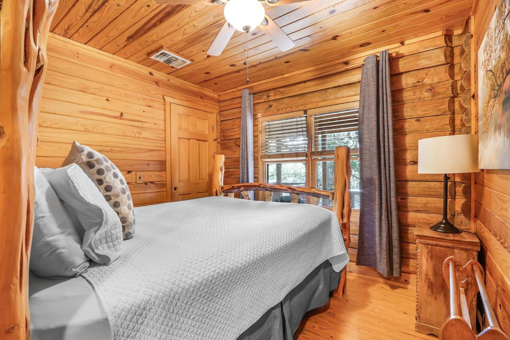 Falls Log Home Wimberley Exteriör bild